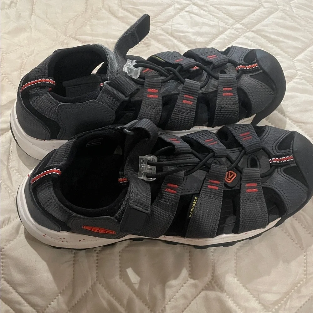 Keen Kids Black and Red Sandals (A)